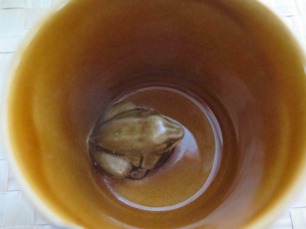 tasse grenouille, Enlèvement ou Envoi, Utilisé, Céramique, Tasse(s) et/ou soucoupe(s)