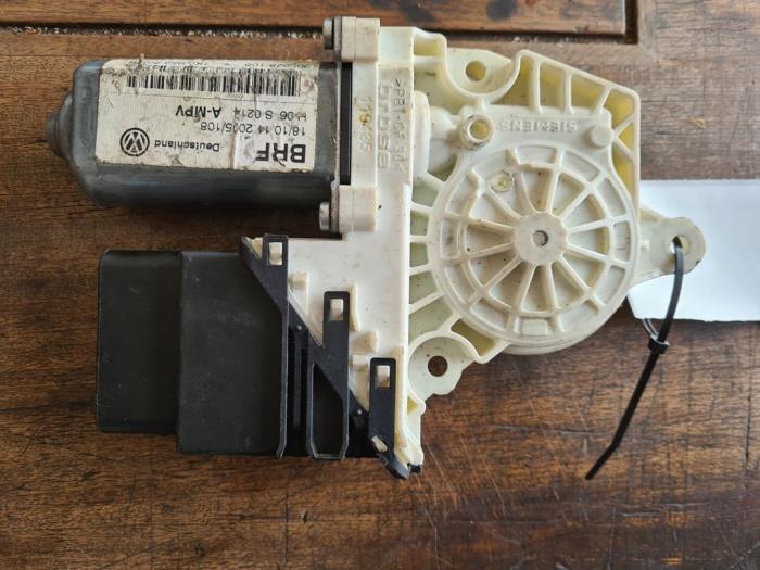 Moteur de vitre portière d'un Volkswagen Touran, Autos : Pièces & Accessoires, Enlèvement ou Envoi, 3 mois de garantie, Utilisé