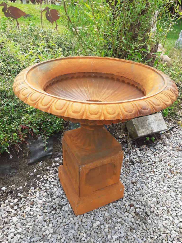 SUPERBE GRANDE VASQUE EN FONTE SUR SOCLE, Jardin & Terrasse, Enlèvement, Comme neuf