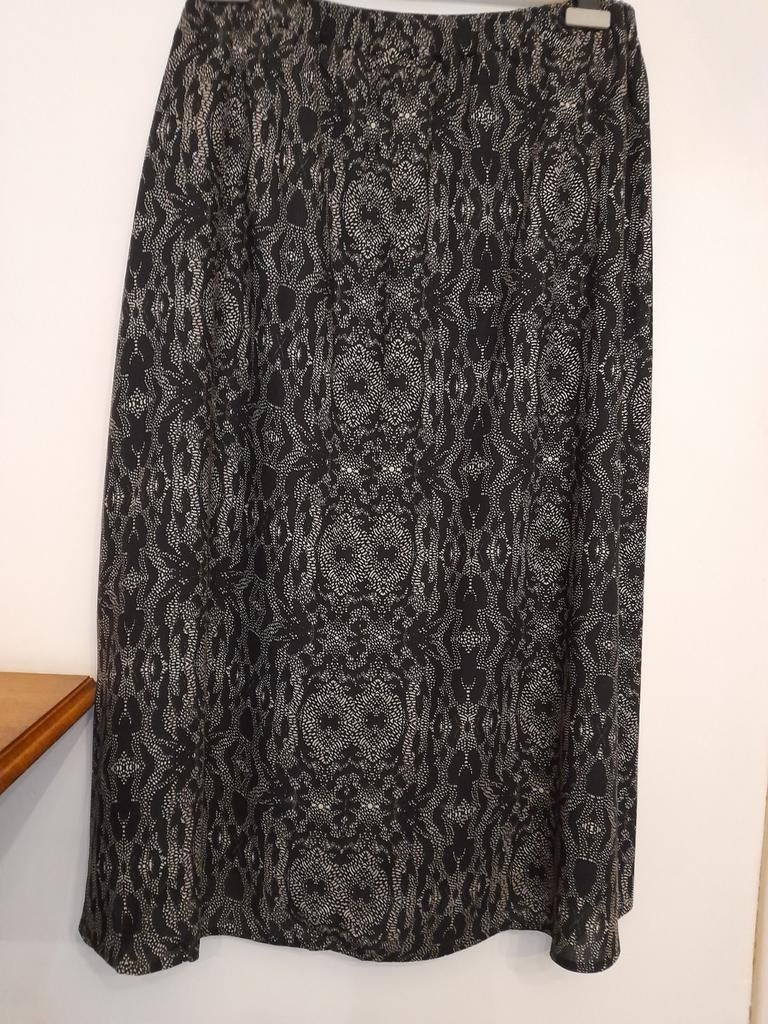 Jupe noire chamarréebeige. T48 SIGNE NATURE. JAMAIS PORTÉE., Enlèvement ou Envoi, Neuf, Noir, Jupe