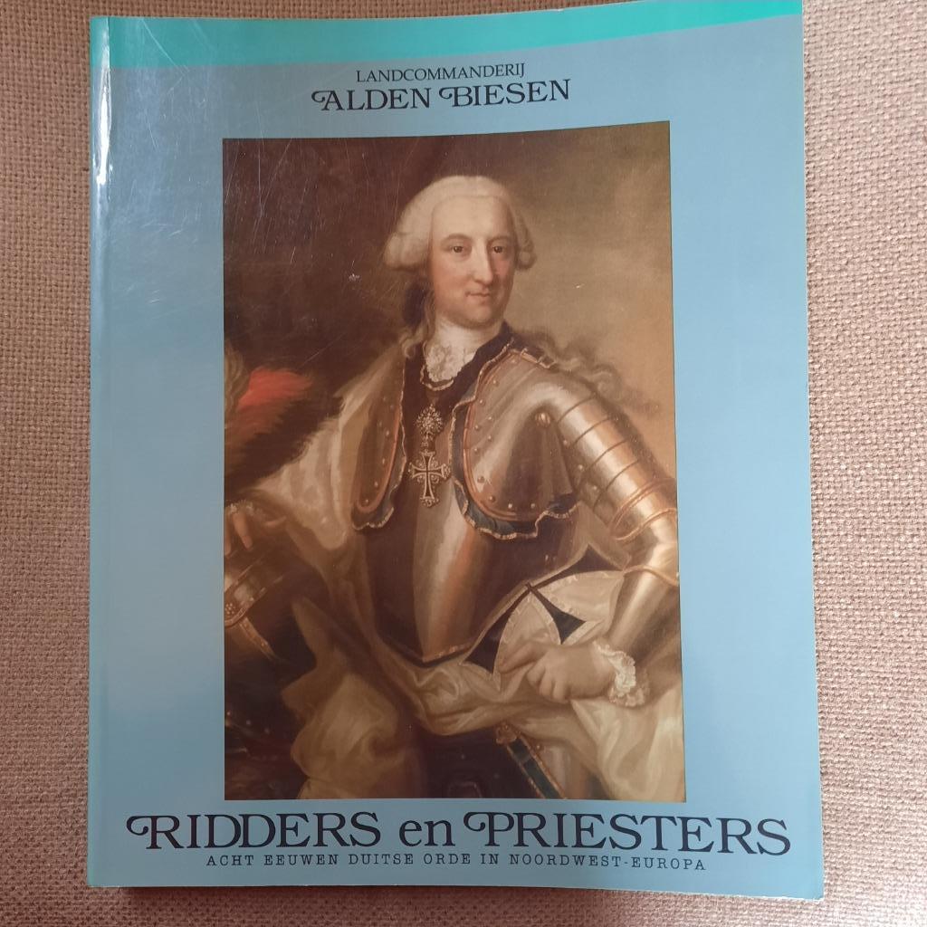 RIDDERS EN PRIESTERS - ALDEN BIESEN - acht eeuwen, Boeken, Geschiedenis | Wereld, Europa, Ophalen of Verzenden