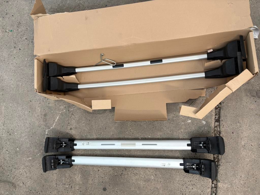 Originele Peugeot 508 dakdragers set compleet met sleutels, Auto diversen, Dakdragers, Ophalen, Zo goed als nieuw