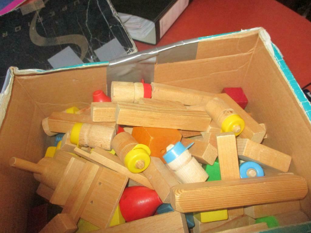 BLOCS DE CONSTRUCTION EN BOIS + PERSONNAGES., Enlèvement ou Envoi, Comme neuf, Autres marques