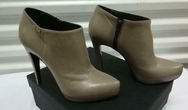 615A* LIU JO superbes bottillons taupe tout cuir (39), Enlèvement ou Envoi, Porté, Boots et Botinnes