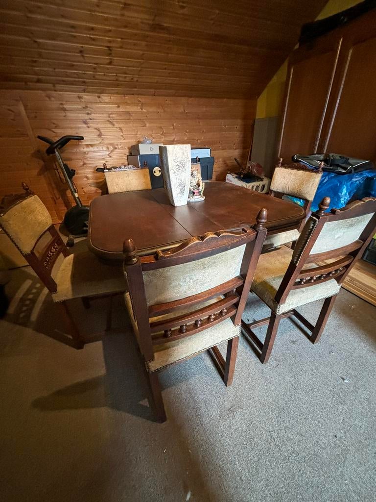 Table ancienne avec chaises, Enlèvement, Utilisé, 4 à 6 chaises