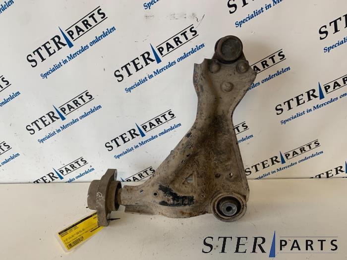 Draagarm links-voor van een Mercedes Vito, Gebruikt, -, Ophalen of Verzenden, -