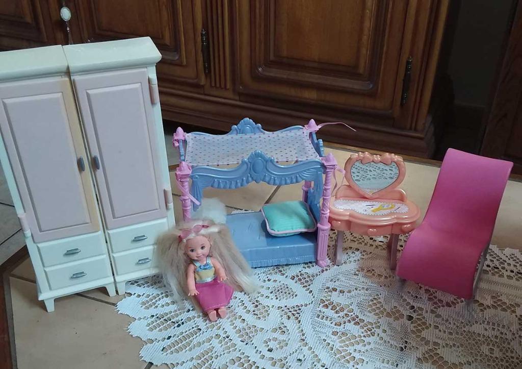 Armoire et meubles pour chambre de mini poupée, Ophalen of Verzenden, Gebruikt