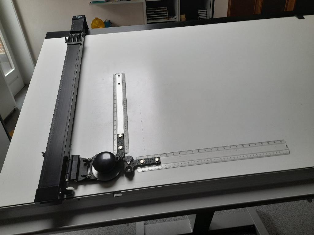tekentafel met tekenapparaat, Ophalen, Gebruikt, 130 tot 150 cm