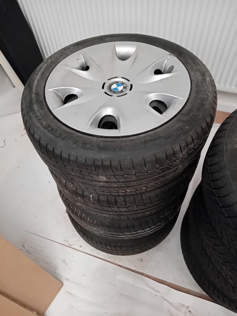4 pneus d'hiver + 4 jantes à vendre, peu usagés, Autos : Pièces & Accessoires, Pneus et Jantes, Pneus hiver, 16 pouces, Véhicule de tourisme