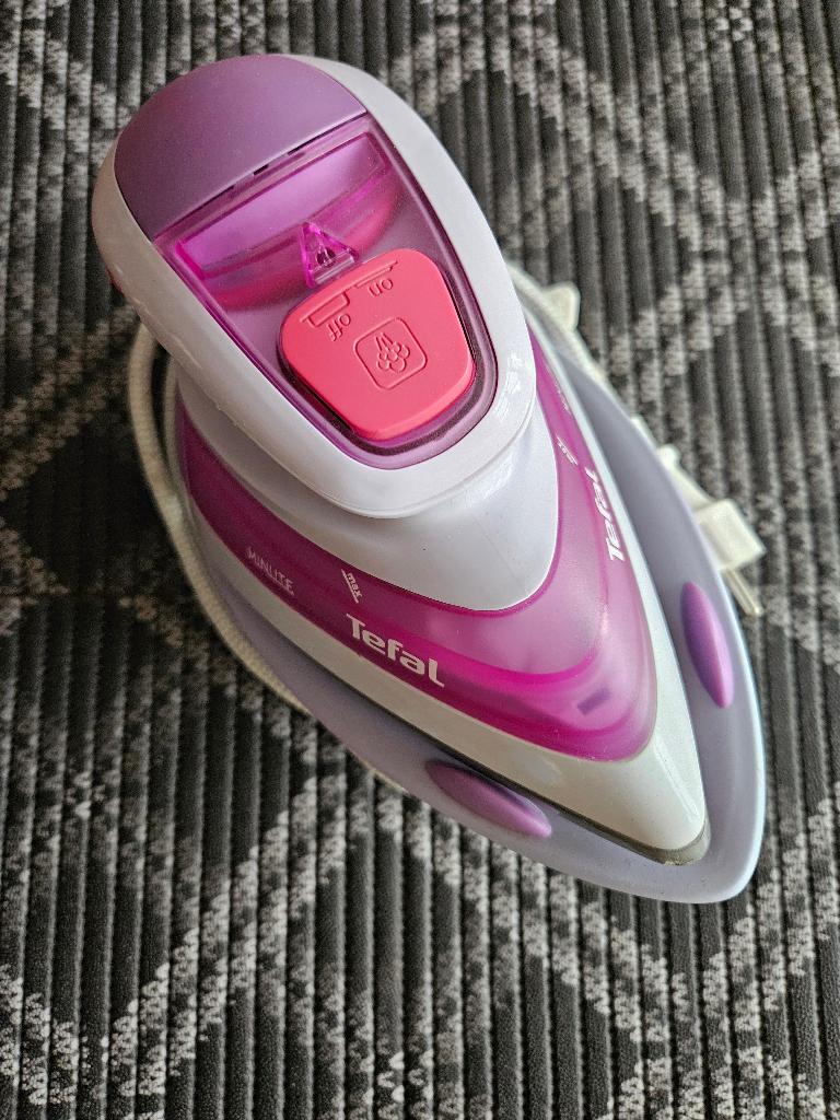 Tefal - Minute: ergonomisch reisstrijkijzer, Elektronische apparatuur, Strijkijzers en Strijkplanken, Ophalen, Zo goed als nieuw