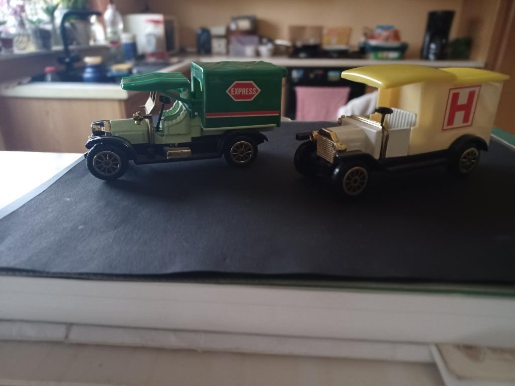 2 verzamel autotjes zie fotos, Ophalen of Verzenden, Gebruikt