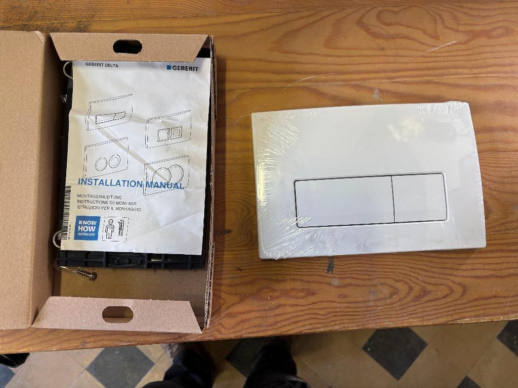 Geberit Delta50 bedieningsplaat voor 2-toets spoeling, Doe-het-zelf en Bouw, Ophalen, Nieuw, Toilet