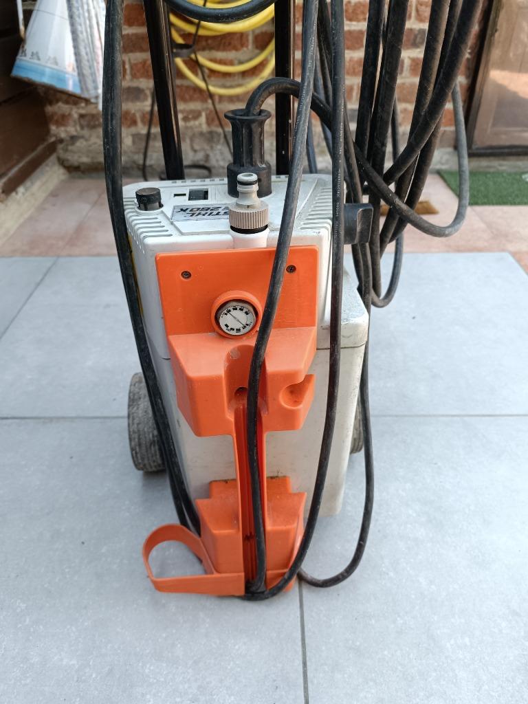 Nettoyeur haute pression & aspirateur, Tuin en Terras, Ophalen, Zo goed als nieuw, Met regelbare waterdruk