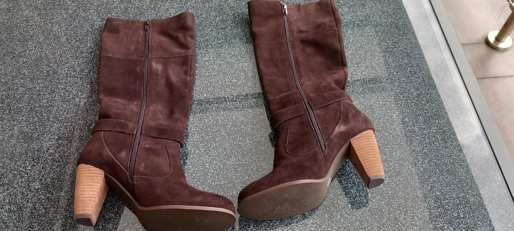 Bottes marron pour femme en daim. Nouveau. Jamais porté, Vêtements | Femmes, Enlèvement ou Envoi, Brun, Bottes hautes, Neuf