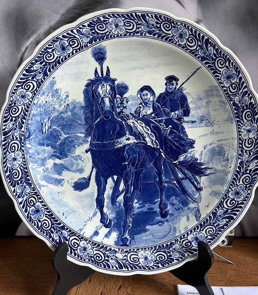 Grande assiette Delft, Enlèvement
