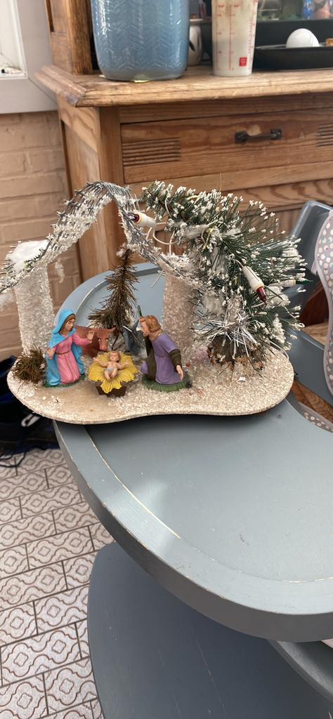 Handgemaakte kerststal met vaste beeldjes, Ophalen, Gebruikt