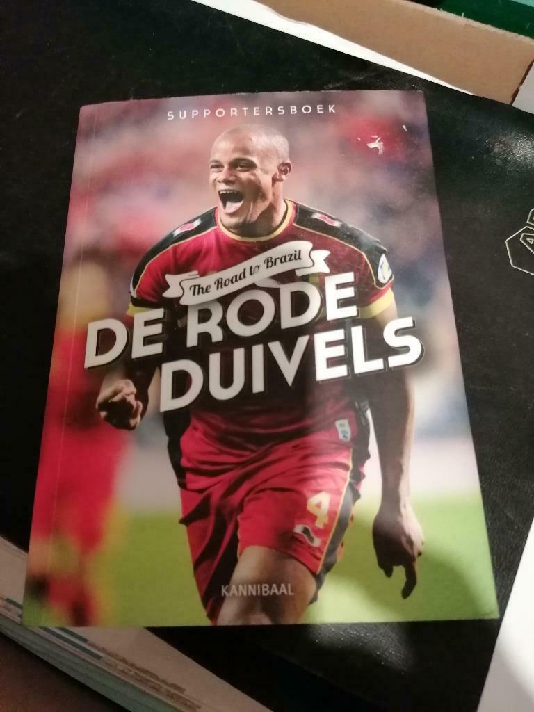 Boek voetbal rode duivels, Verzamelen, Verzenden, Nieuw