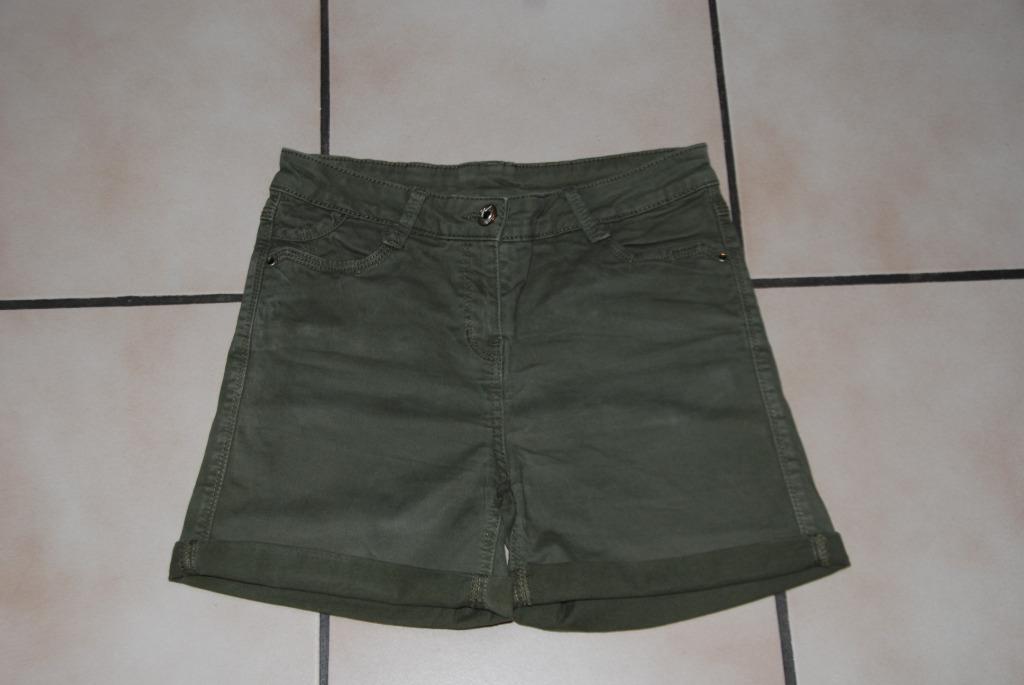 Kakigroene katoenen short „C&A” T38 als NIEUW!, Maat 38/40 (M), Kort, Ophalen of Verzenden, Zo goed als nieuw