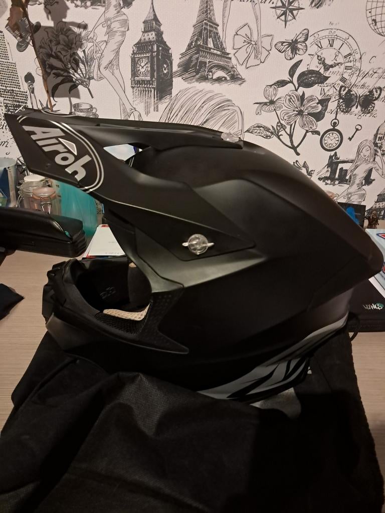 Airoh motorcrosshelmet met opbergzak, Motoren, Offroadhelm, Kinderen, Nieuw zonder kaartje, L