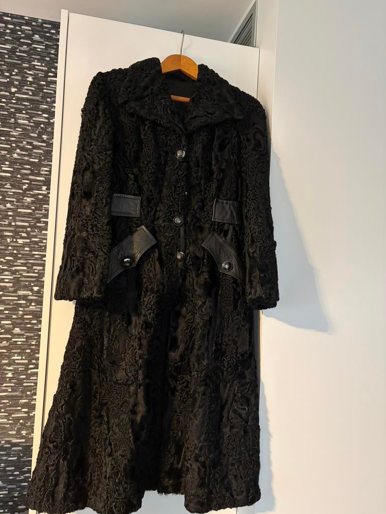 Astrakan bontmantel, Kleding | Dames, Ophalen, Zo goed als nieuw, Maat 38/40 (M), Zwart