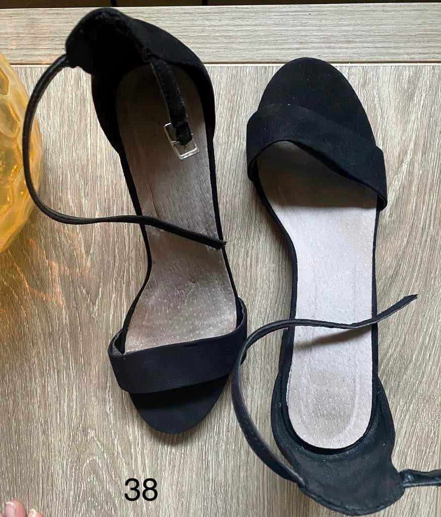 🔥 Gemakkelijke hakjes maat 38 - Zara, Schoenen met lage hakken, Zwart, Ophalen of Verzenden, Zo goed als nieuw
