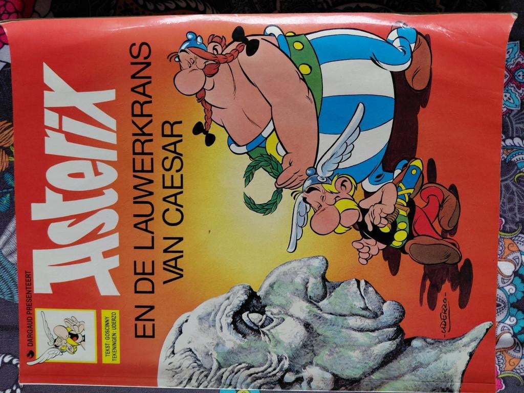 Asterix en de lauwerkrans van caesar, Boeken, Strips | Comics, Ophalen of Verzenden, Zo goed als nieuw