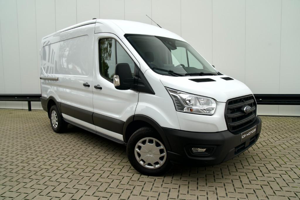 FORD TRANSIT |  L2H1 | FACELIFT | AUTOMAAT | TREKHAAK | BTW, Auto's, Dealer onderhouden, Stof, 4 cilinders, Wit