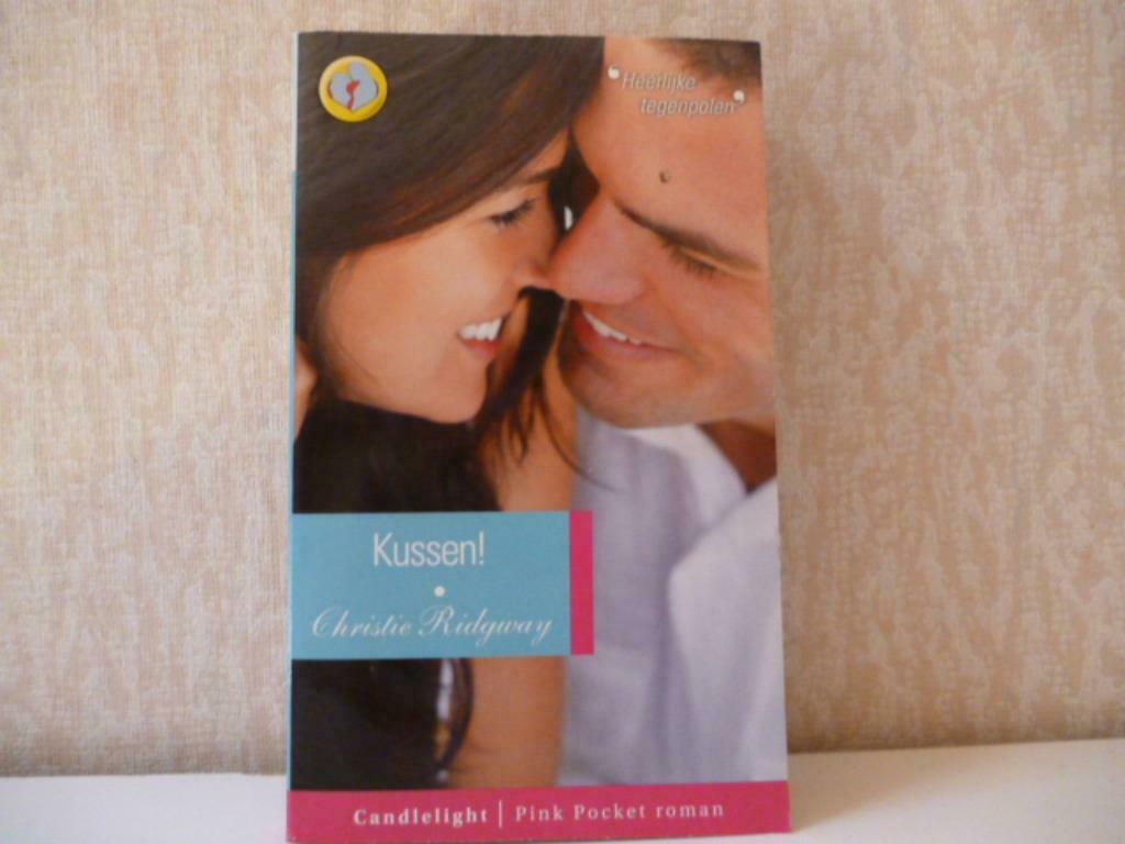 Candlelight Pink Pocket Roman KUSSEN, Boeken, Romans, Gelezen, Ophalen of Verzenden