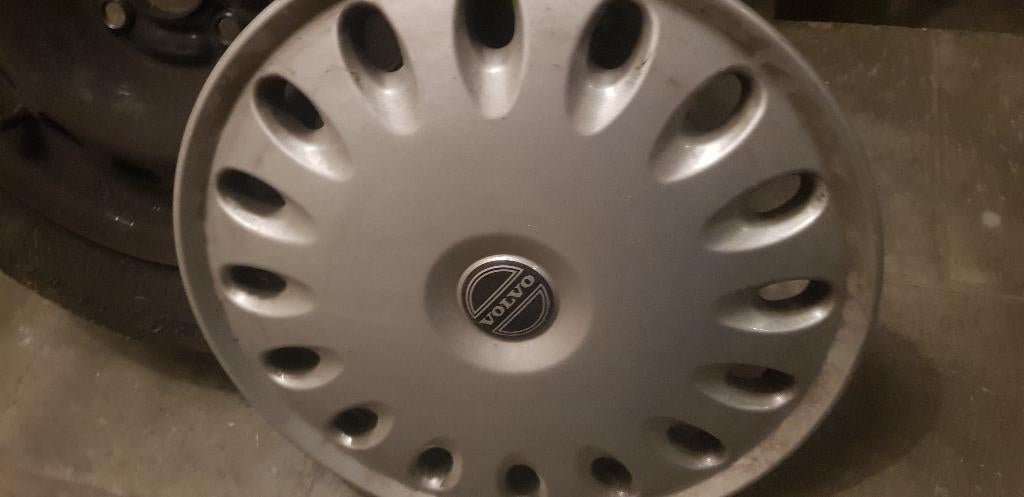 À vendre 4 jantes avec pneus hiver pour Volvo S40, 15 pouces, Pneus et Jantes, Pneus hiver, Véhicule de tourisme