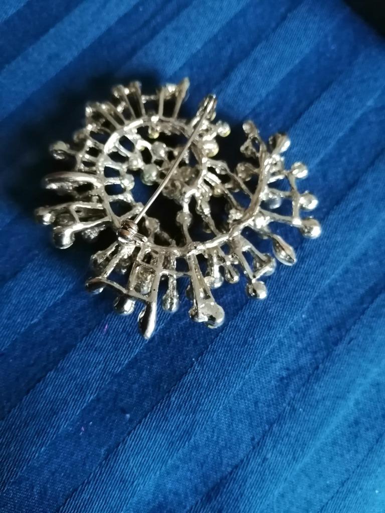 Broche, Bijoux, Sacs & Beauté, Broches, Neuf, Enlèvement ou Envoi, 4 à 7 cm, Avec strass