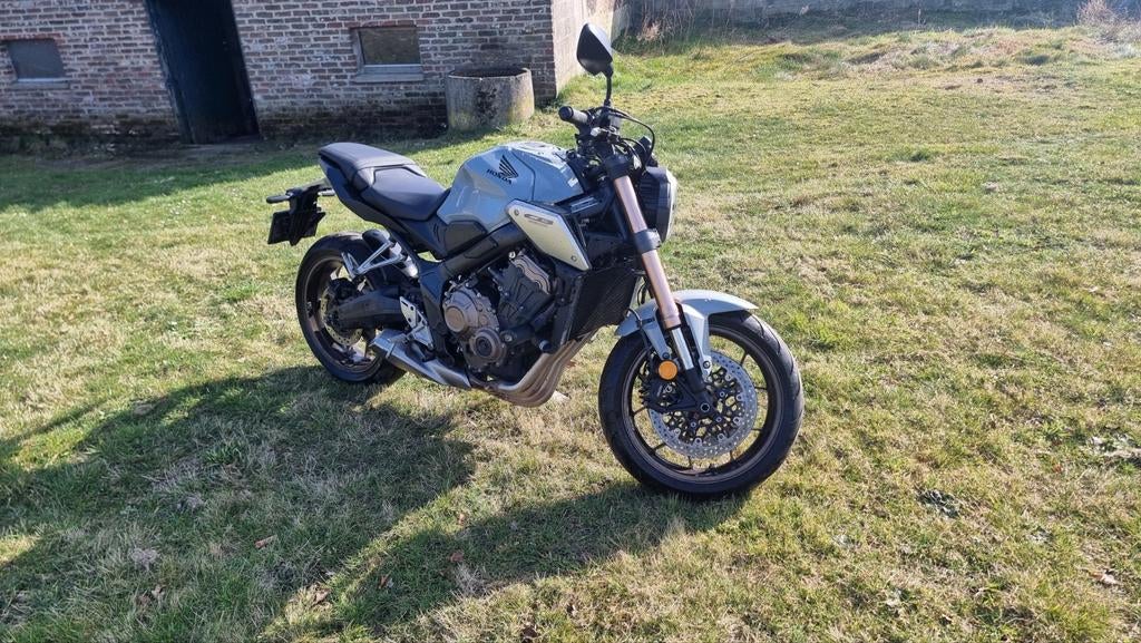 Honda CB650R 2021, Motos, Motos | Honda, Particulier, Naked bike, plus de 35 kW, 4 cylindres, Permis Moto A, ABS, Éclairage LED