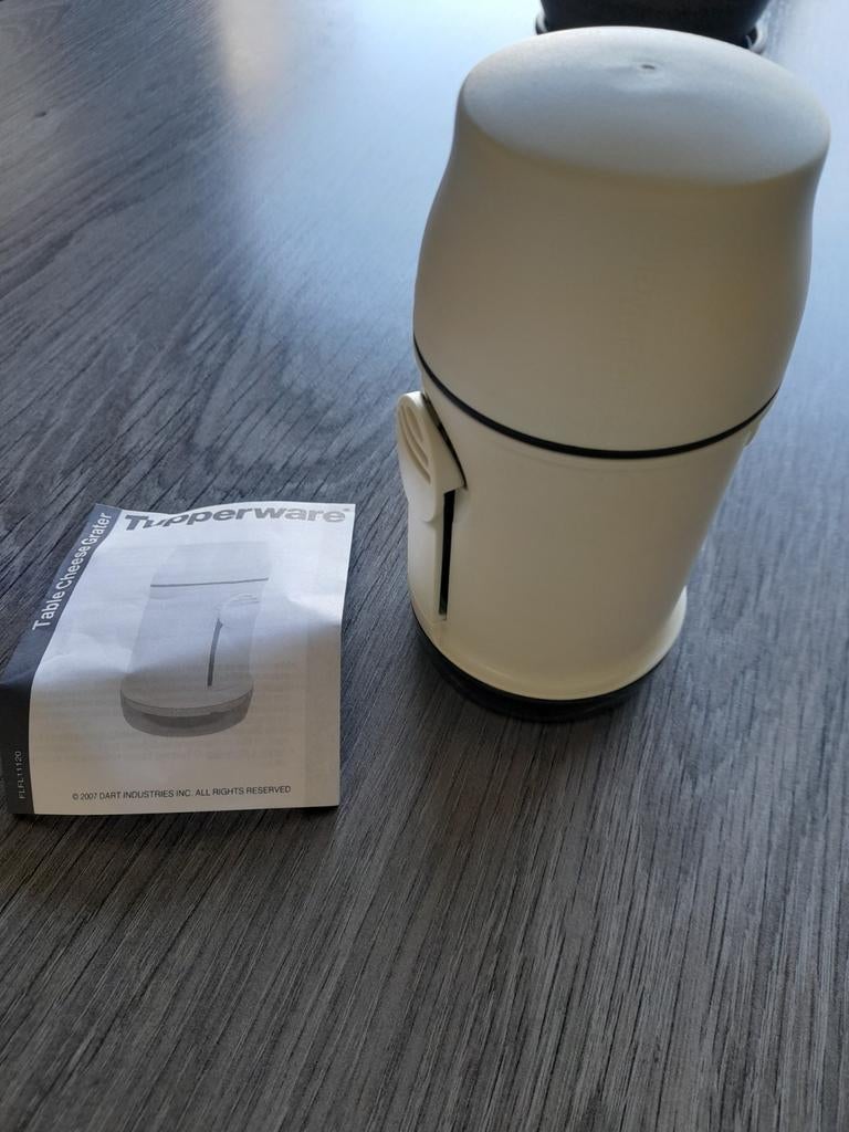 Tupperwaer  voor gemalen  kaas, Elektronische apparatuur, Koffiezetapparaten, Ophalen, Zo goed als nieuw