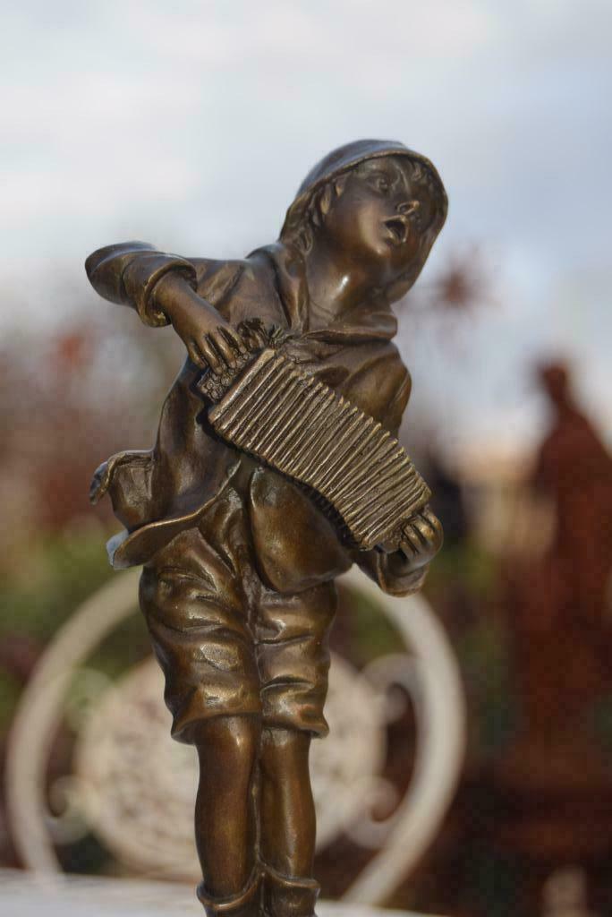 Le joueur d'accordéon ,statue en bronze signé sur socle marb, Enlèvement ou Envoi, Bronze