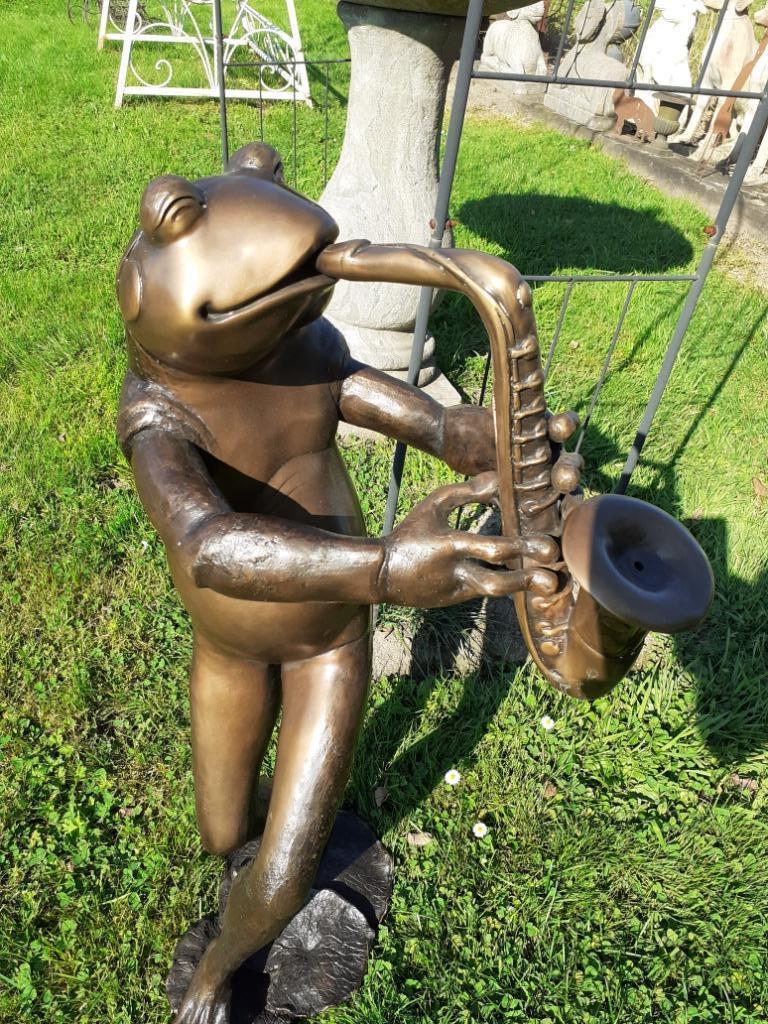 Sculpture en bronze faisant fontaine, la grenouille au saxo, Ophalen, Zo goed als nieuw