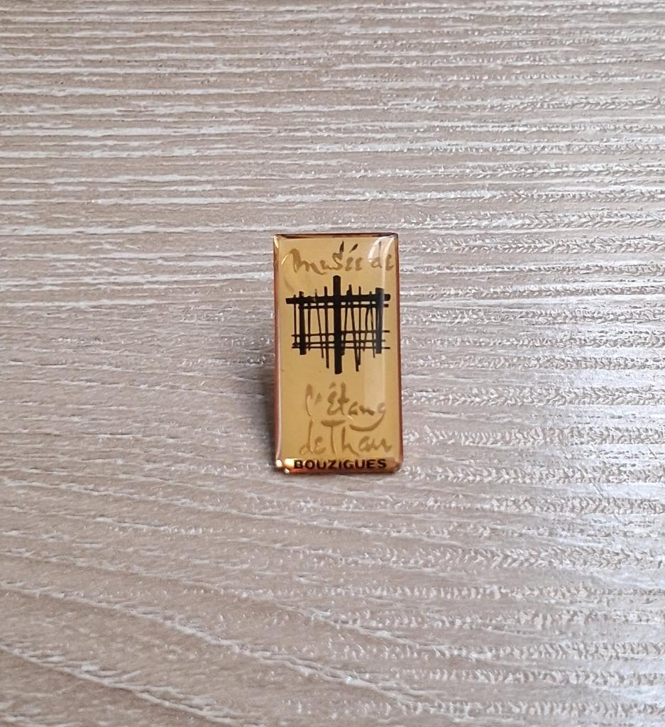 PIN - MUSEE DE L'ETANG DE THAU - BOUZIGUES - FRANCE, Envoi, Utilisé, Autres sujets/thèmes, Insigne ou Pin's