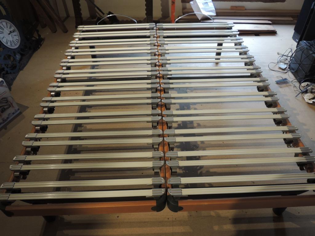 dubbel bed met 2 zeer degelijke lattenbodems, Huis en Inrichting, Slaapkamer | Bedden, Ophalen, Gebruikt, Blauw, Tweepersoons