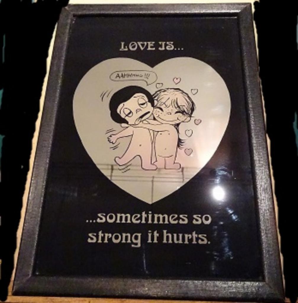 Vintage spiegel 'Love is...' van Kim Casali & Bill Asprey’s, Collections, Envoi, Utilisé
