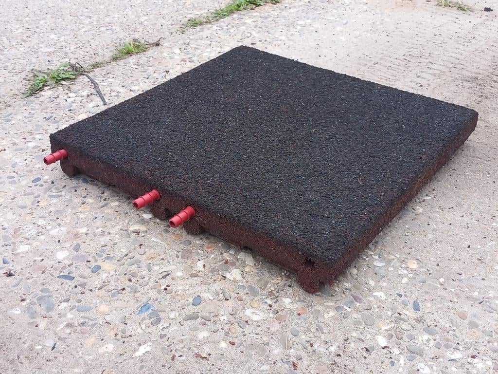 39 rubber tegels 50x50x6,5, Weidegang