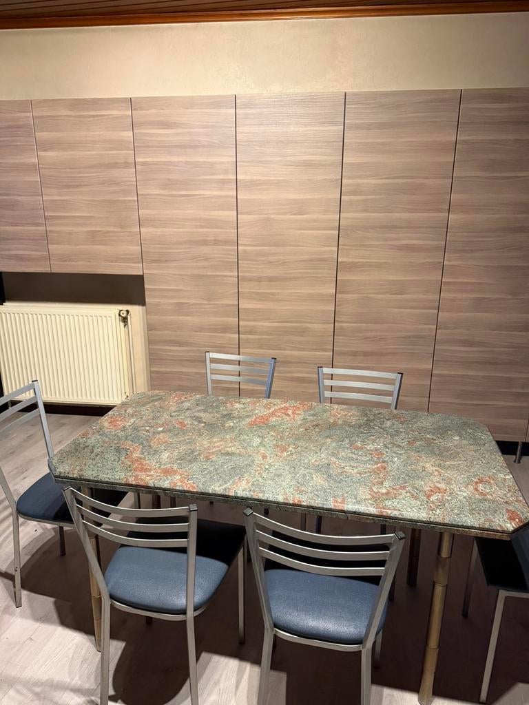 Graniet tafelblad met stoelen en onderstel, Ophalen