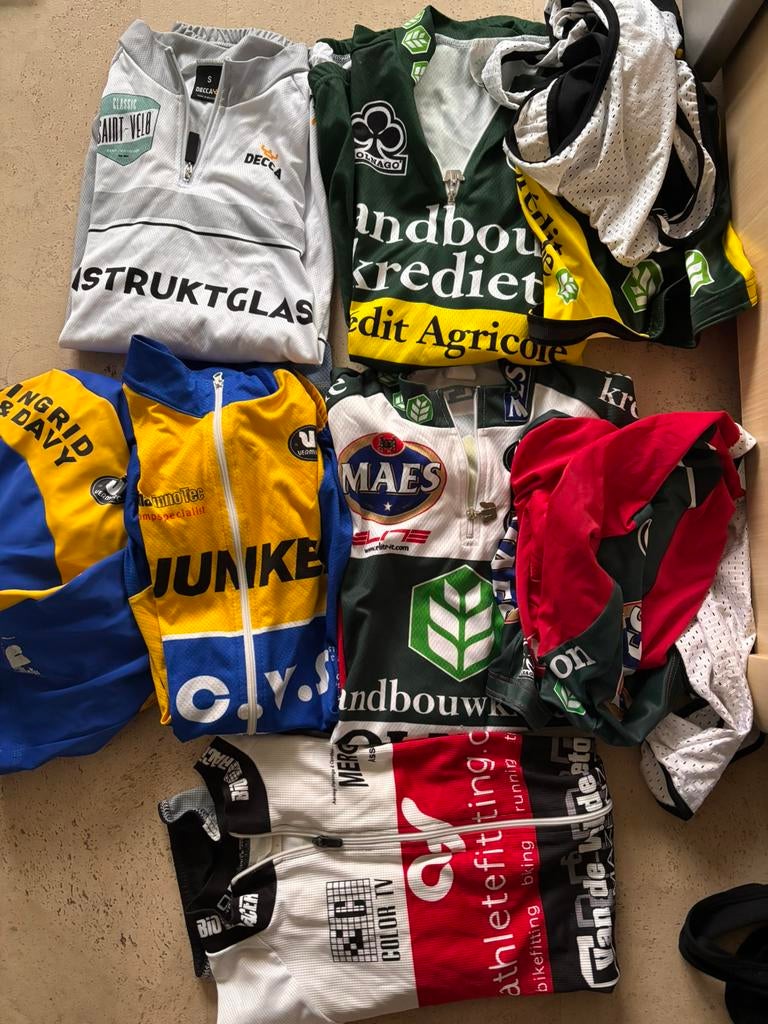 Wielertruitjes korte mouw en 3 met broek, Ophalen of Verzenden, Zo goed als nieuw