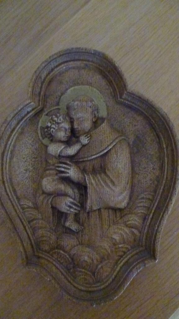 Houten reliëf met afbeelding van Sint Antonius en het Kindje, Antiek en Kunst, Antiek | Religieuze voorwerpen, Ophalen of Verzenden