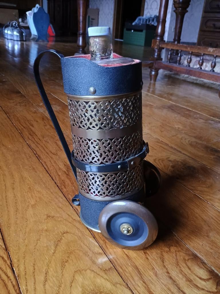 Porte-gobelet vintage avec boîte à musique intégrée, Antiquités & Art, Enlèvement ou Envoi