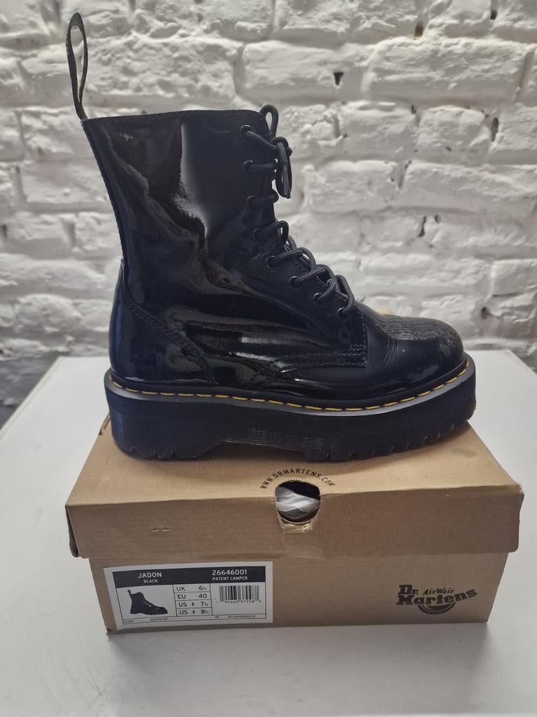 DR MARTENS GLANZEND ZWART 40, Zwart