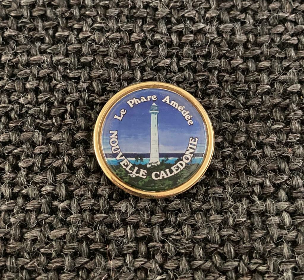 PIN - NOUVELLE CALEDONIE - LE PHARE AMÉDÉE, Verzenden, Gebruikt, Stad of Land, Speldje of Pin