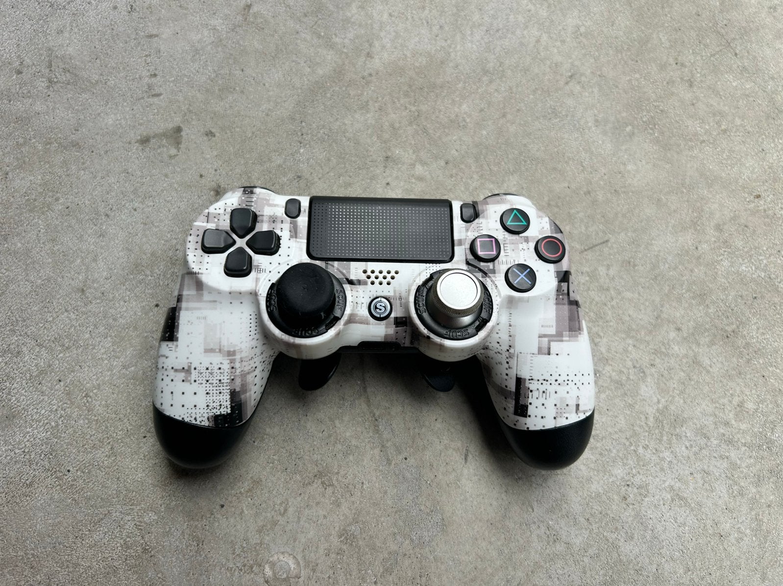 Scuff playstation 4 controller, Games en Spelcomputers, Spelcomputers | Sony Consoles | Accessoires, Ophalen of Verzenden, Zo goed als nieuw