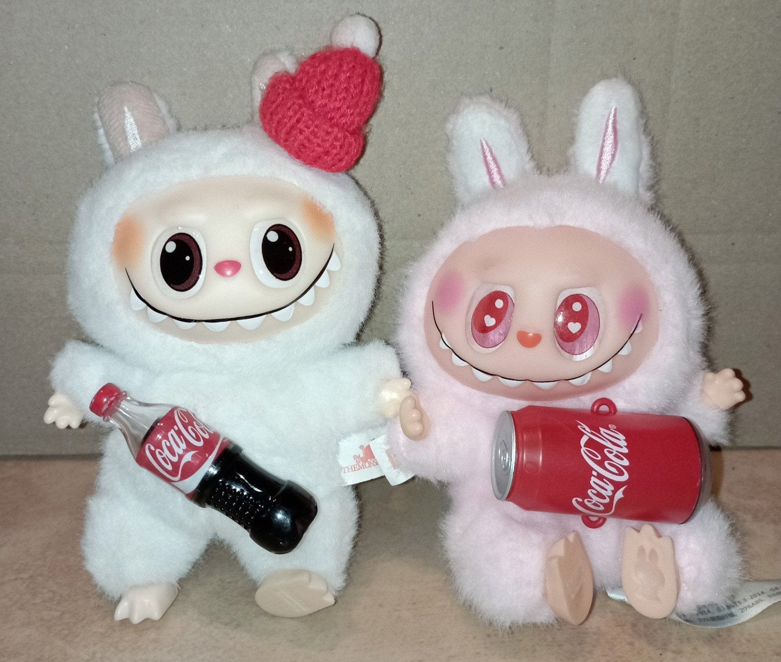 Pop/ hanger Coca-Cola - Look-a-like Labubu - The monsters, Enlèvement ou Envoi, Overige karakters, Autres marques, Comme neuf