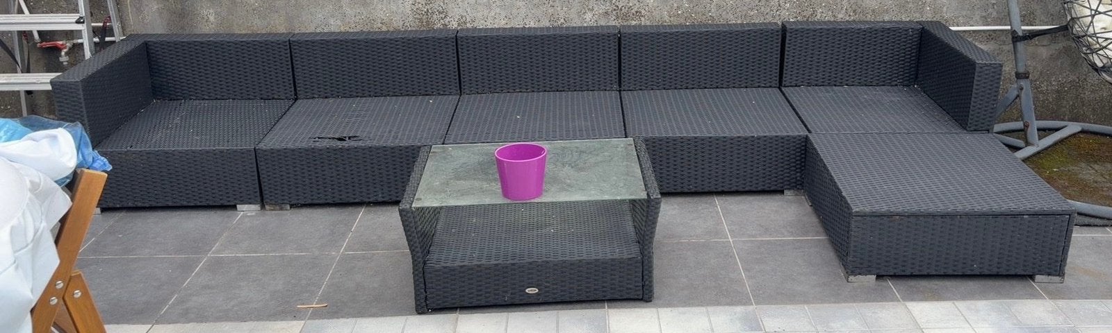 Grote wicker loungeset met glazen salontafel – Doe een bod, Enlèvement, Comme neuf