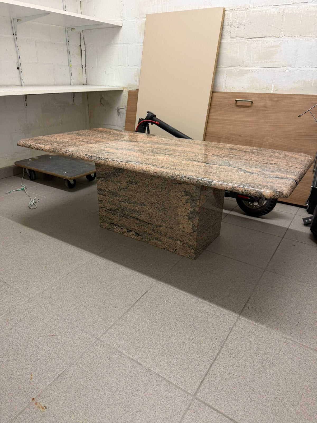 Massieve granieten salontafel, Ophalen, Zo goed als nieuw