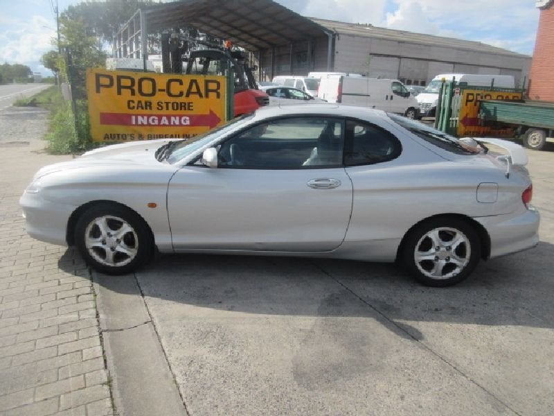 HYUNDAI COUPÃ‰  BENZINE 07-01, Autos, Argent ou Gris, Achat, Boîte manuelle, Berline