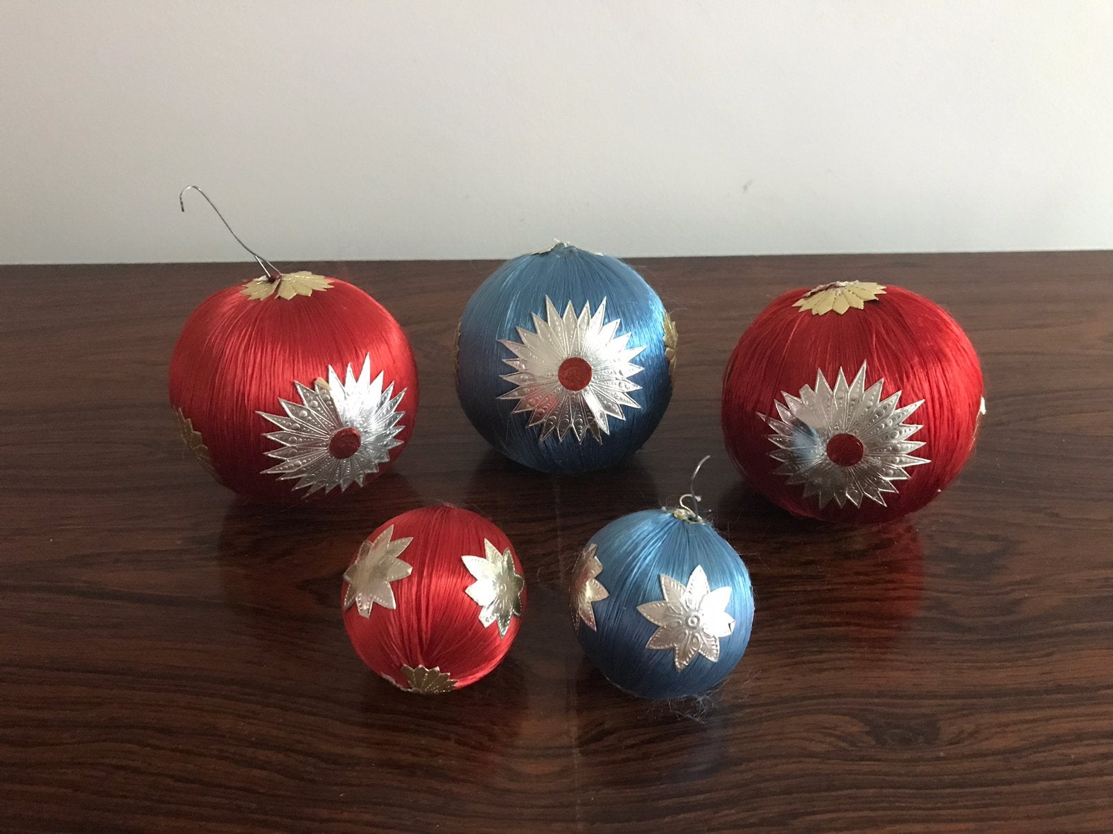 Set van 5 vintage kerstballen “ zijde “ look blauw rood, Diversen, Ophalen of Verzenden, Gebruikt